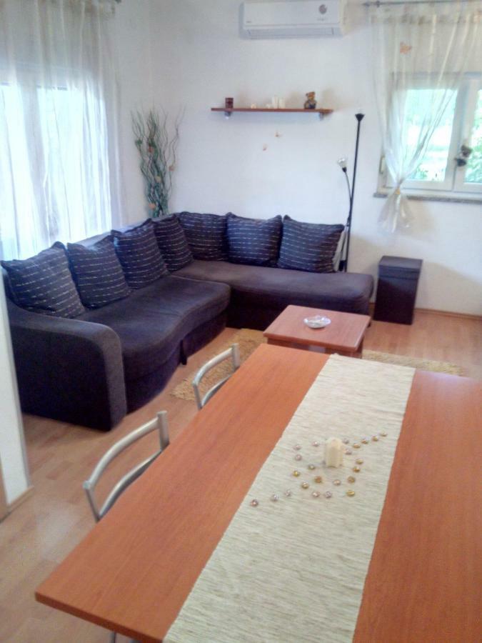 Apartment Melani พูลา ภายนอก รูปภาพ