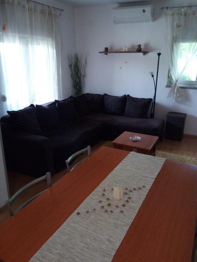 Apartment Melani พูลา ภายนอก รูปภาพ